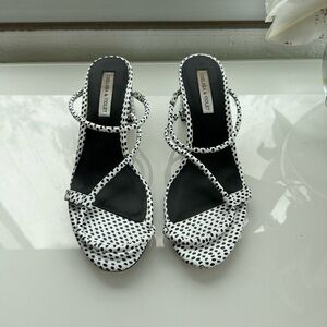 Super Cute! Polka Dot Kitten heels